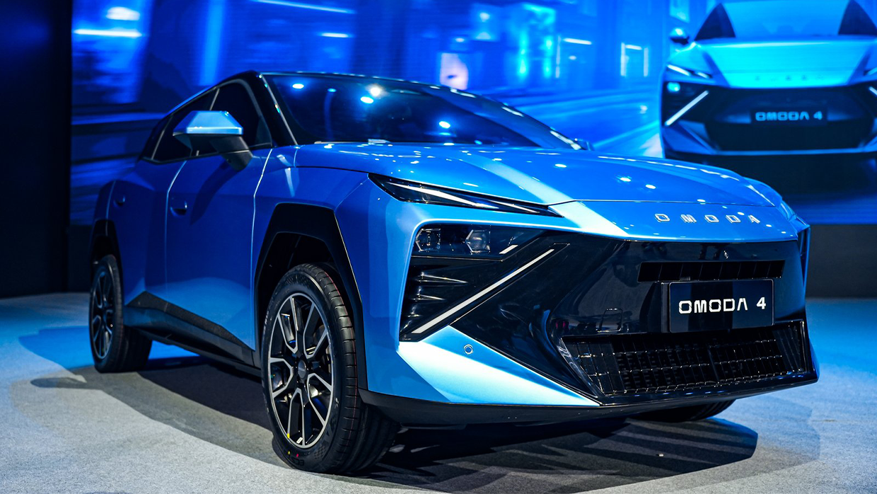 Chery announces new hybrid SUVs, solid-state batteries with up to 1500km of range, and... a new ute? 13 2026 Chery Omoda 4 front 304