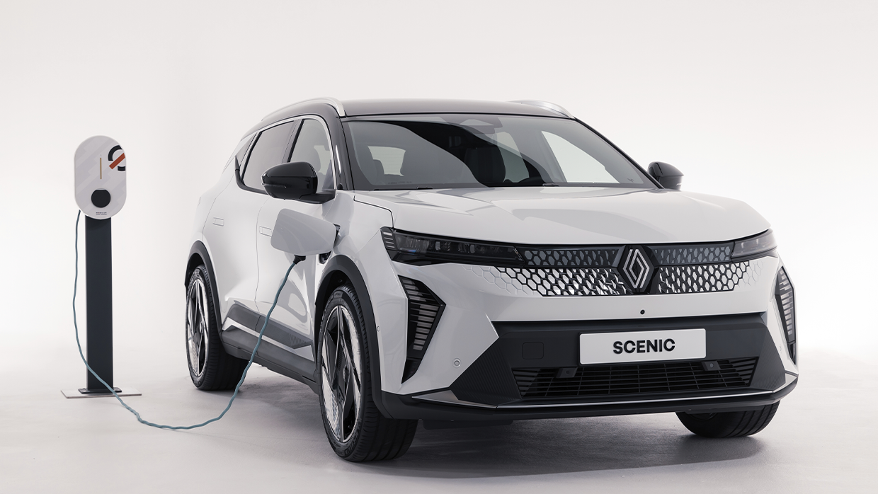 2026 Renault Scenic E Tech front 3 4 charging