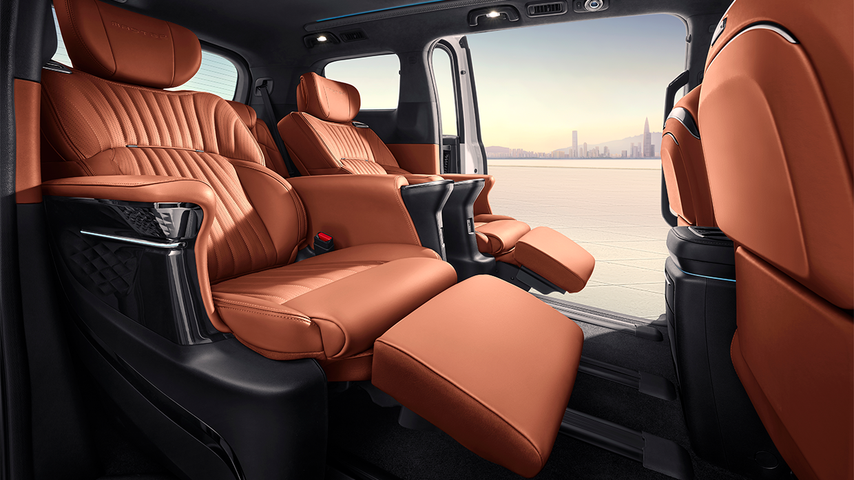 GAC M8 interior rear captains chairs