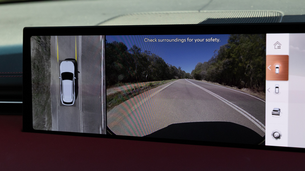 Genesis GV70 3.5 Signature Sport 2025 interior screen