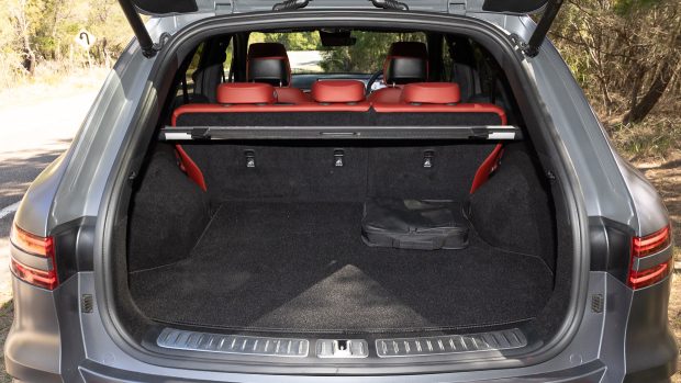 Genesis GV70 3.5 Signature Sport 2025 interior boot