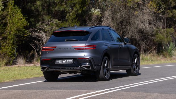 Genesis GV70 3.5 Signature Sport 2025 driving