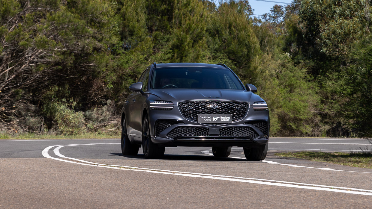 Genesis GV70 3.5 Signature Sport 2025 driving