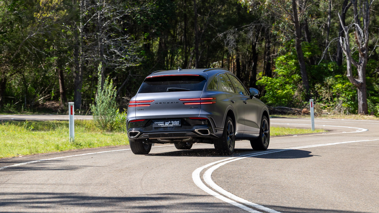 Genesis GV70 3.5 Signature Sport 2025 driving