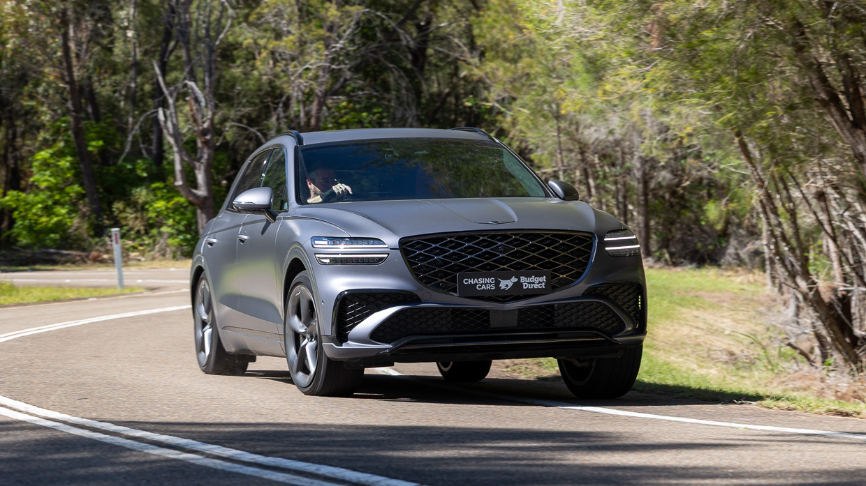 Genesis GV70 3.5 Signature Sport 2025 driving