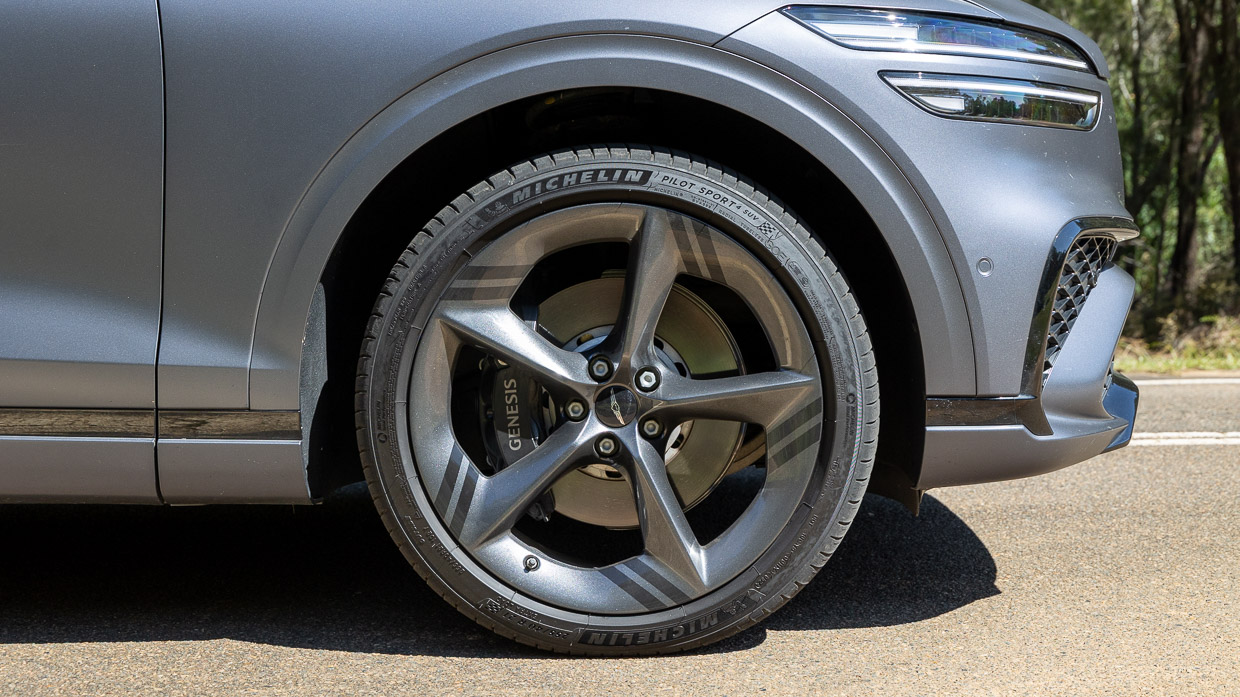 Genesis GV70 3.5 Signature Sport 2025 wheel
