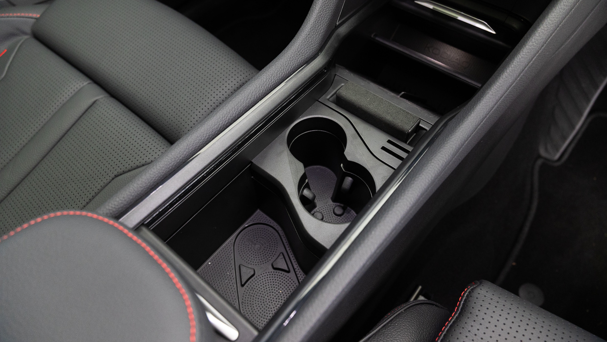Skoda Kodiaq RS 2025 interior cup holder