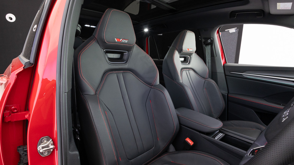 Skoda Kodiaq RS 2025 interior front seat
