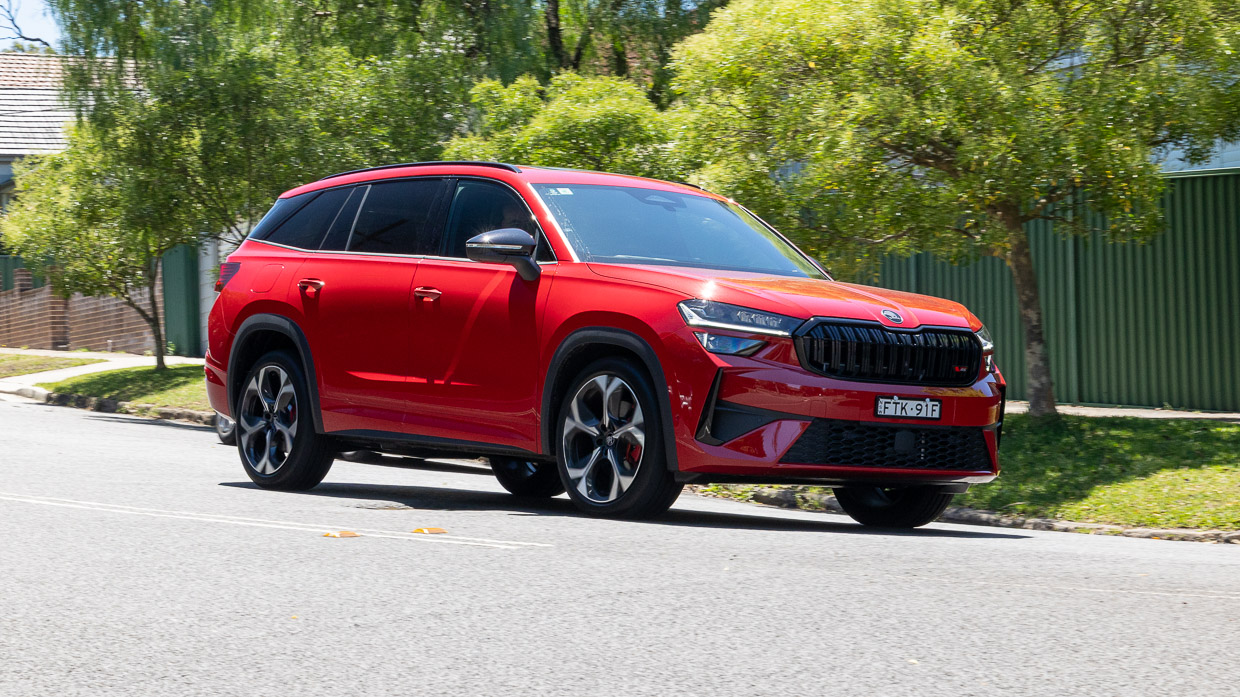 Skoda Kodiaq RS 2025 driving