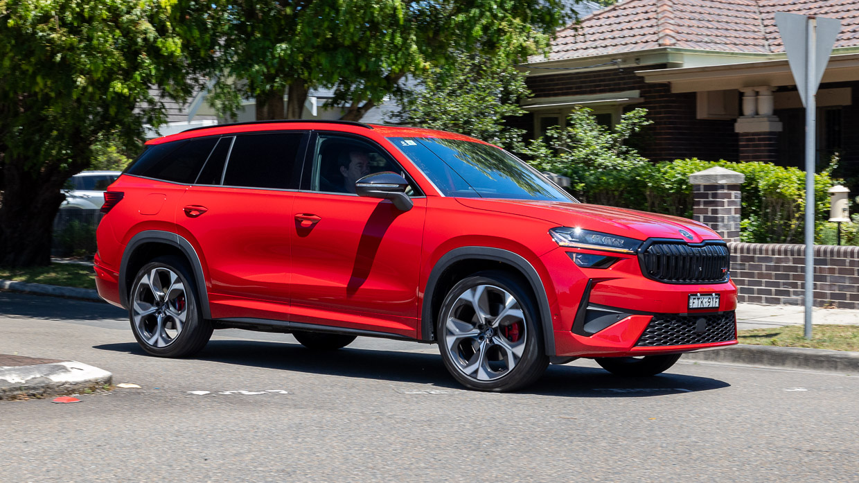 Skoda Kodiaq RS 2025 driving