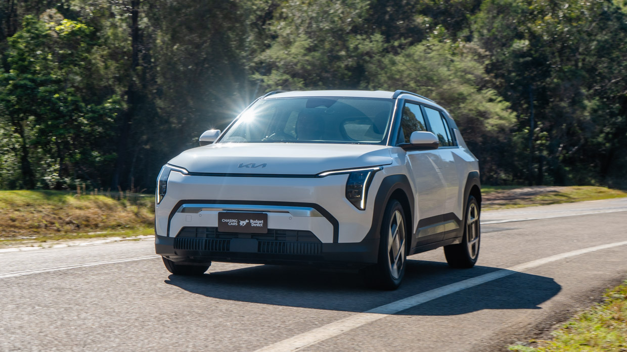 Kia EV3 Earth 2025 driving
